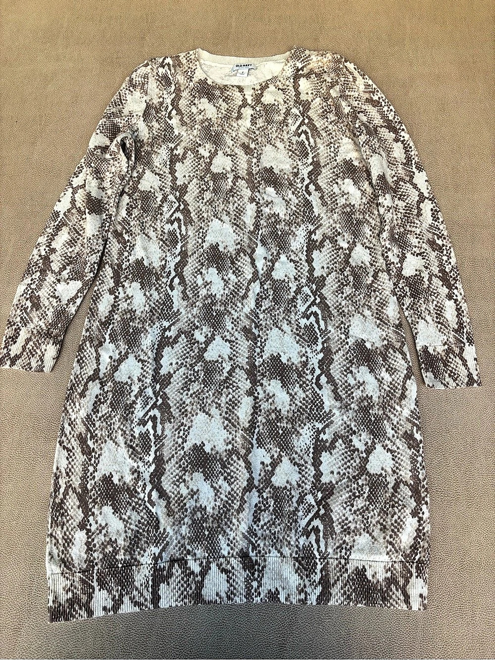 Old Navy Animal Print Crewneck Sweater Size Medium